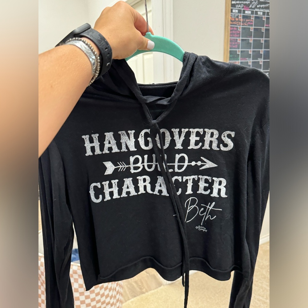 cropped boutique longsleeve shirt with hood